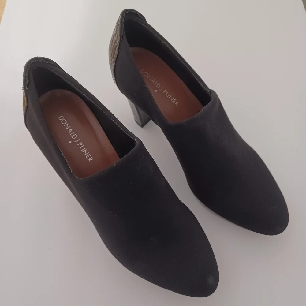 Donald J. Pliner sleek black